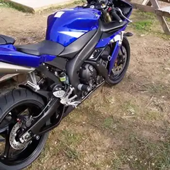 Crash Protectors - Classic Style for Yamaha YZF-R1 lowers '04-'06 (swingarm pivot)